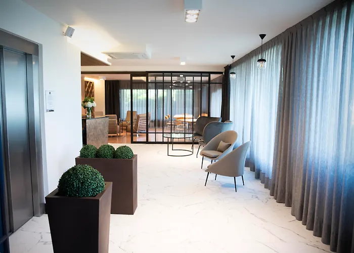 阿文尼达酒店 3*